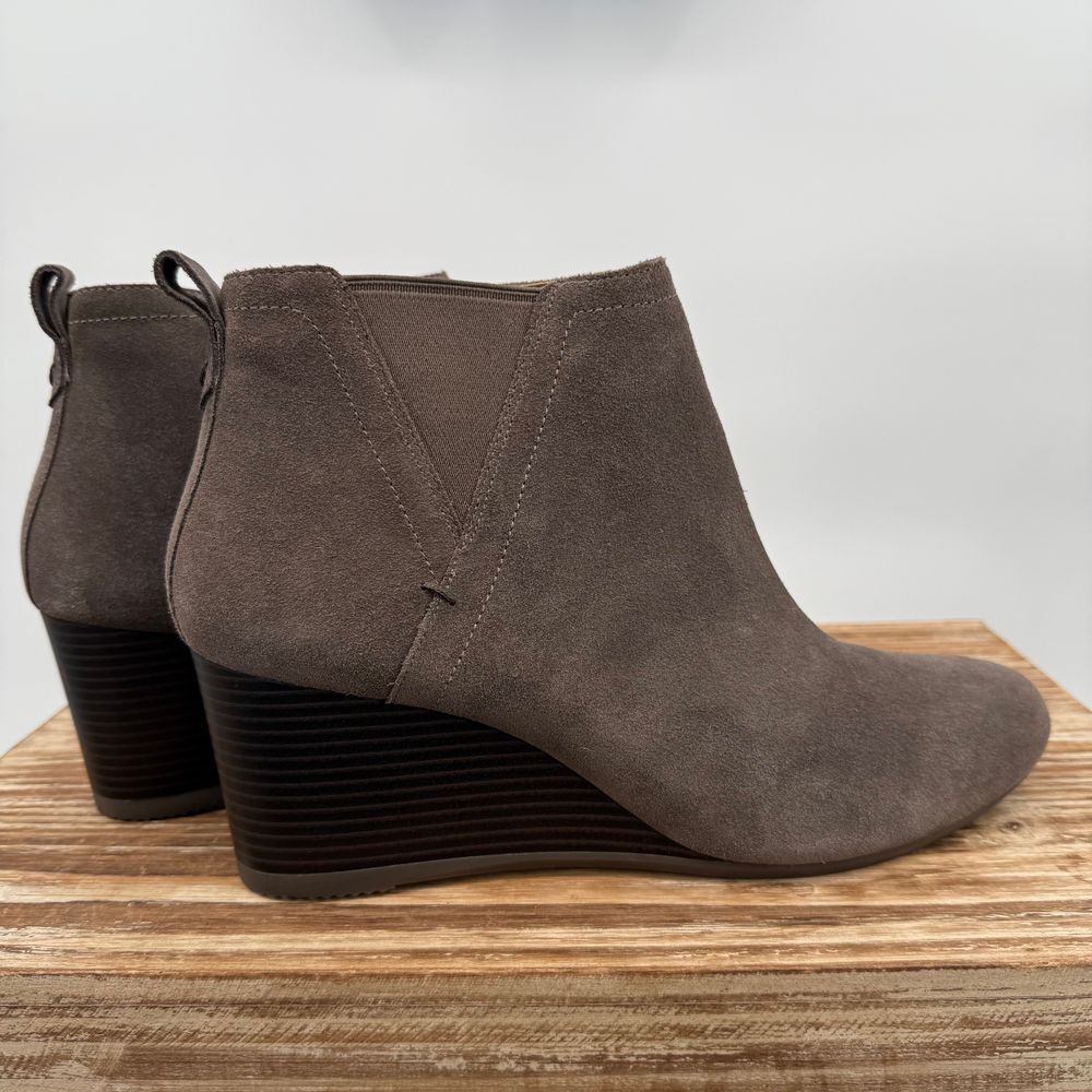 Vionic Paloma Suede Wedge Bootie Size 11 Grayish Tan (Taupe)